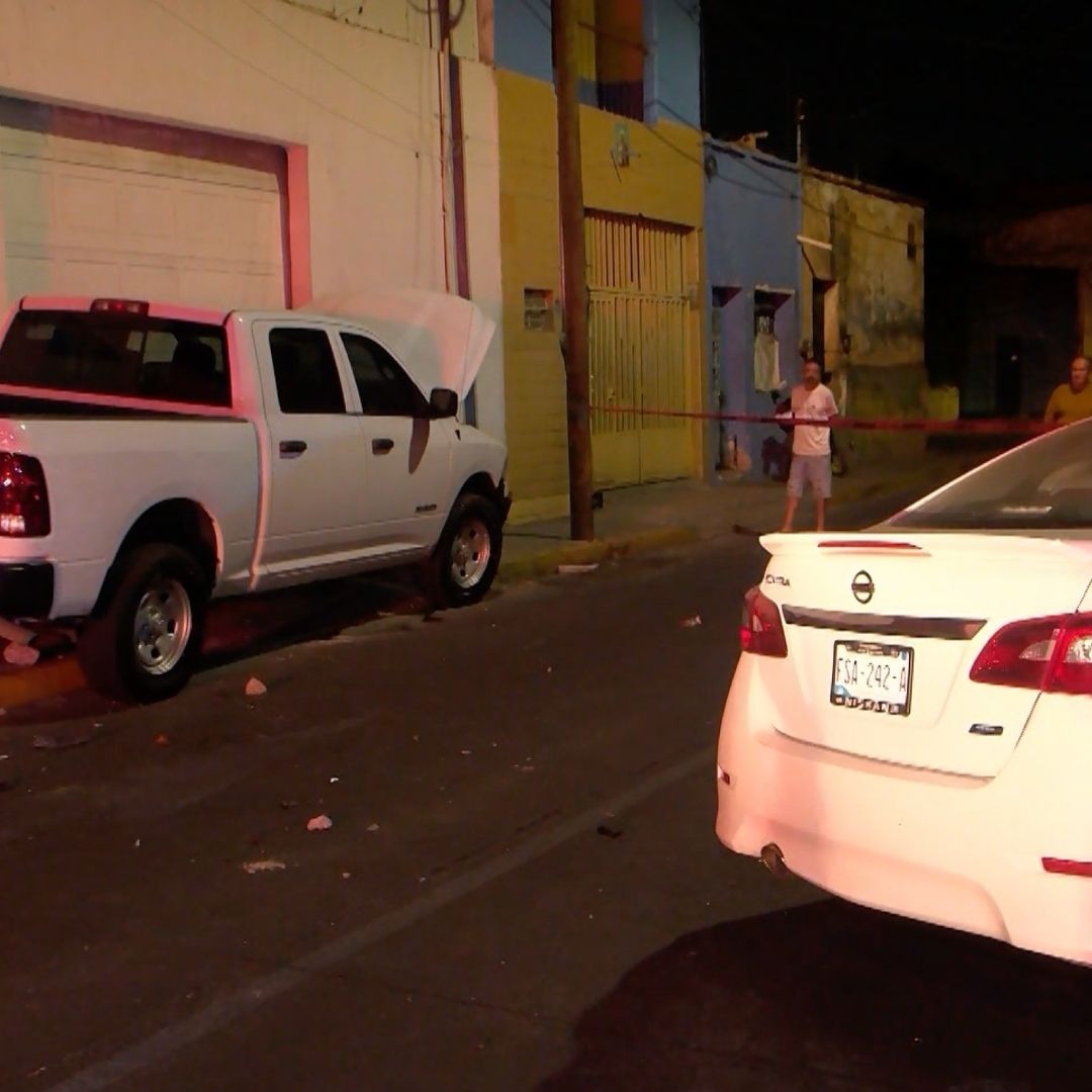 Presunto funcionario choca tras conducir bajo los efectos del alcohol.