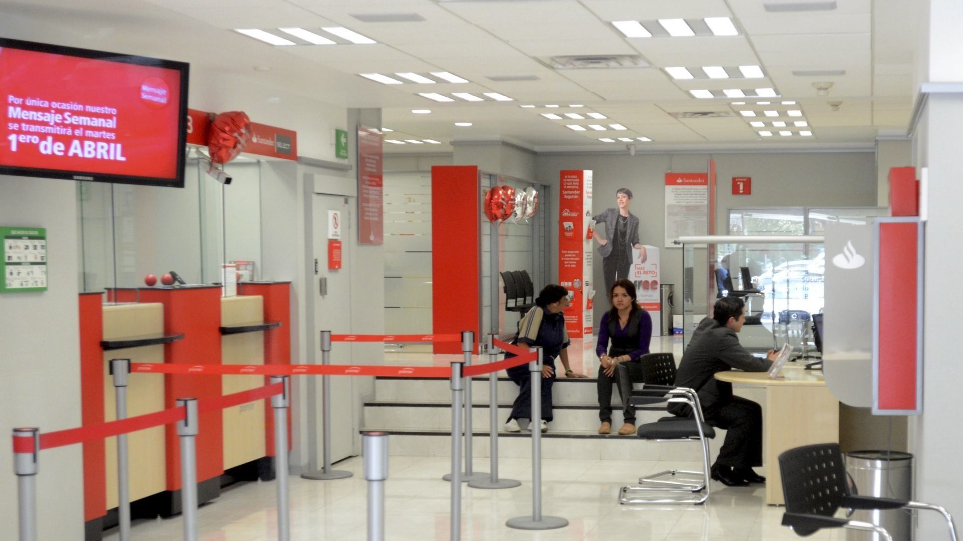 Bancos abren Jueves Santo 17 de abril 2025