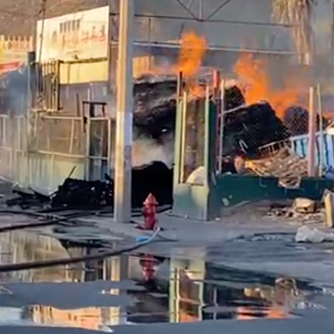 Incendio en Recicladora Provoca Densa Columna de Humo al Norte de Hermosillo