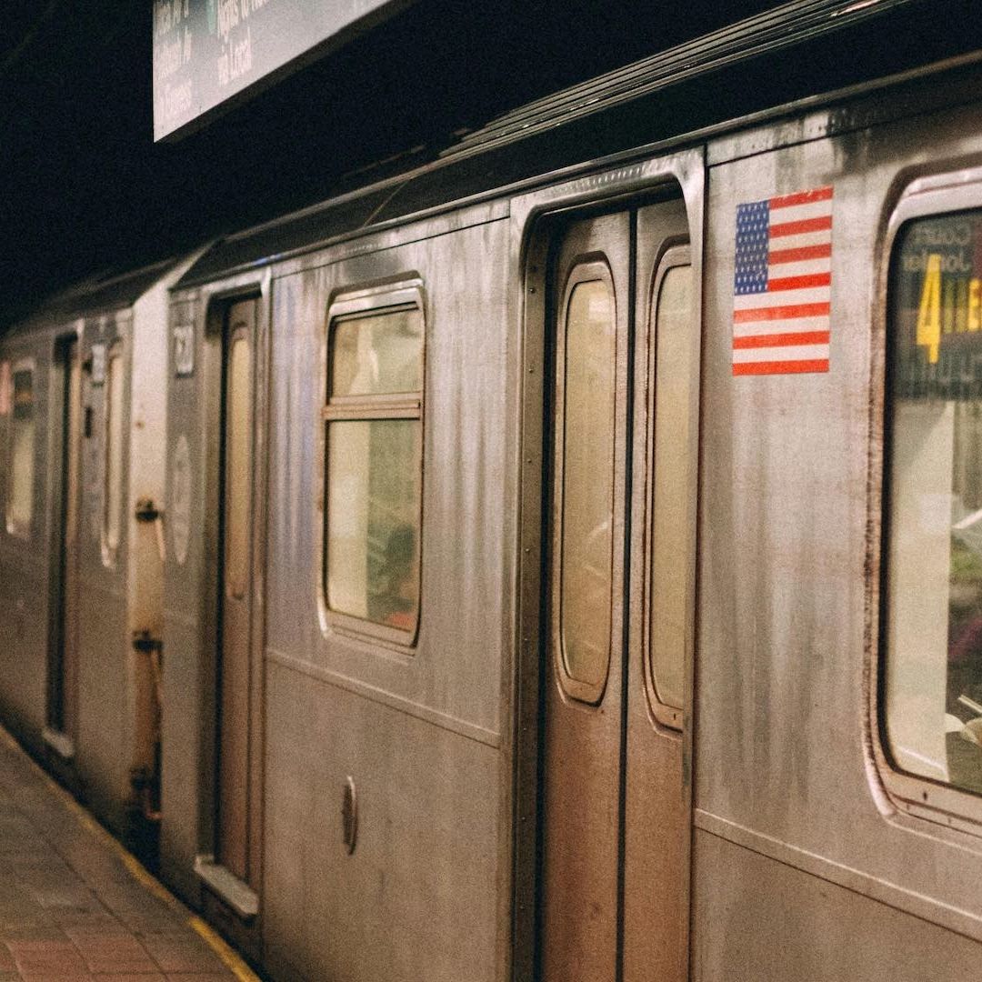 Identifican a Jorge González, mexicano que falleció en Metro de Nueva York