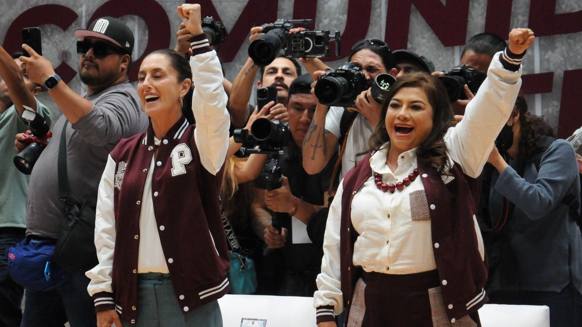 Claudia Sheinbaum estuvo acompañada por la aspirante a la jefatura de gobierno de la CDMX Clara Brugada. Foto: Cuartoscuro