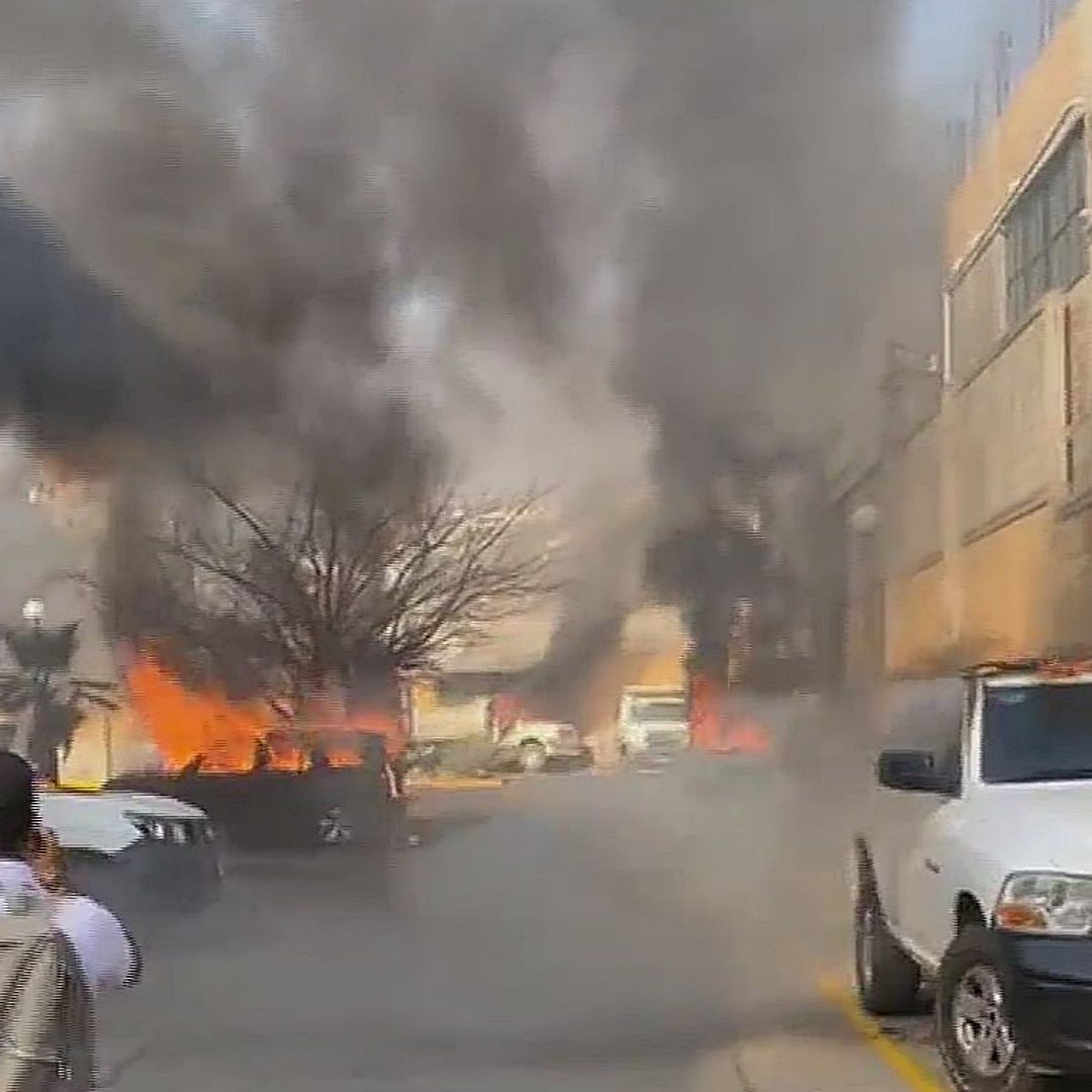 Normalistas Incendian Autos y Lanzan Petardos en Chilpancingo, Guerrero