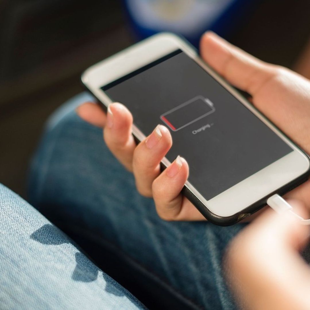 Una de las preguntas más frecuentes es saber si se debe apagar el celular durante el eclipse solar