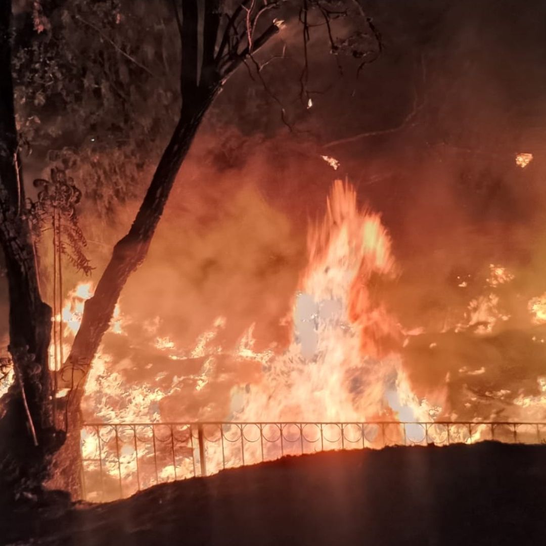 Incendio de Basura en Parque Lira Provoca Movilización de Cuerpos de Emergencia