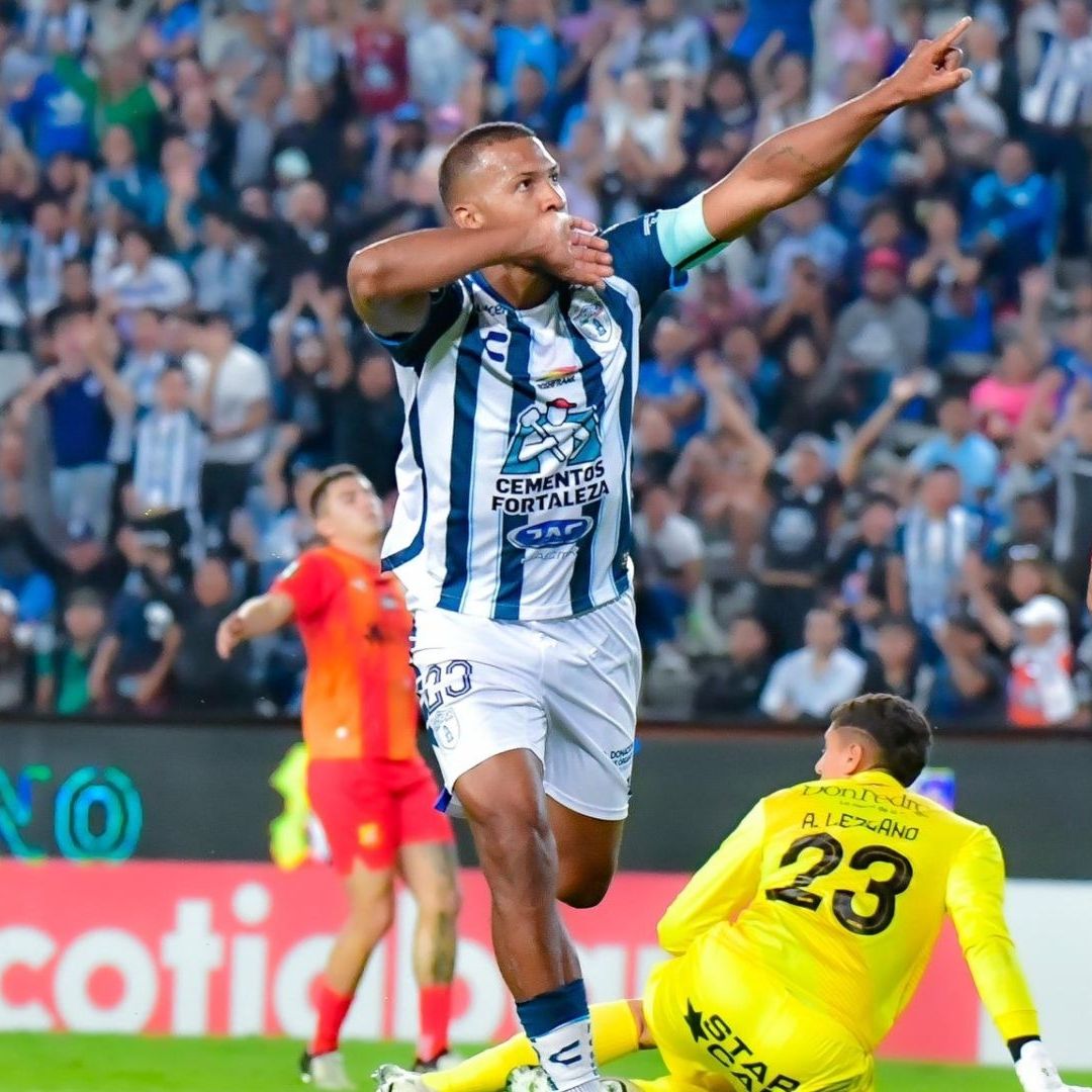 El venezolano Rondón selló el triunfo del Pachuca. Foto: @Tuzos