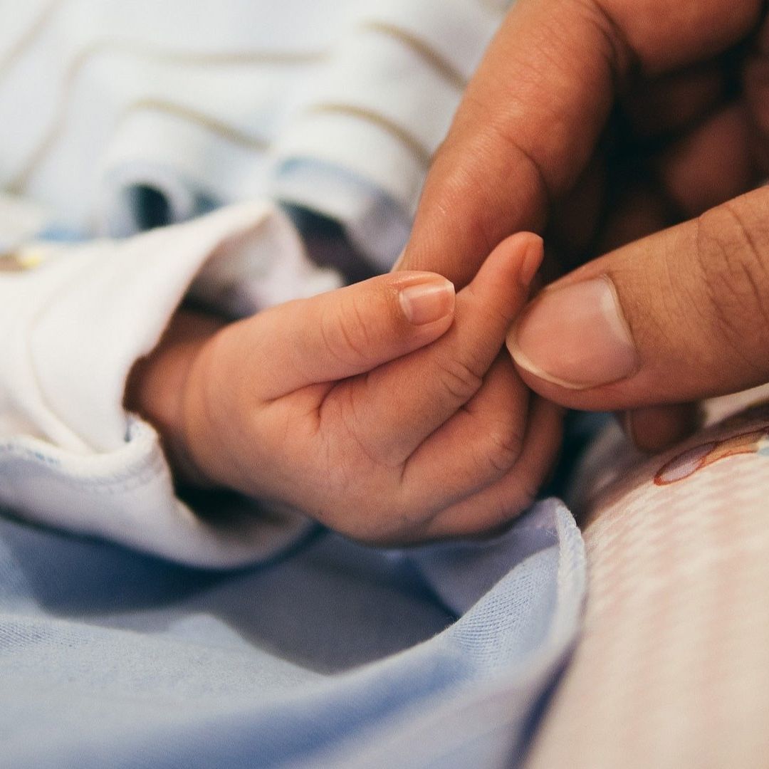 Bebé de 5 Meses Muere Tras Ser Lanzada por Su Mamá a la Carretera