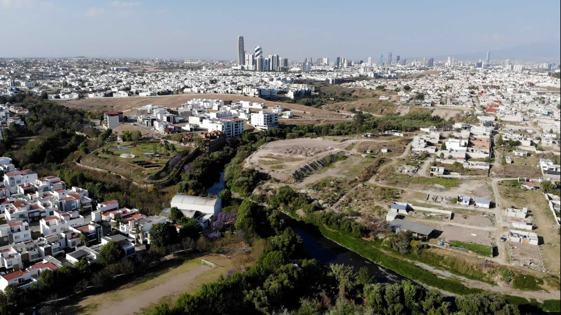 Río Atoyac Separa Lomas de Angelópolis de Colonias Marginadas de Puebla