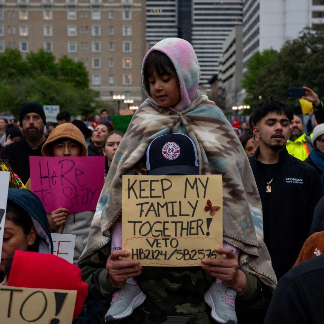 La ley de Iowa, al igual que la de Texas, podría derivar en acusaciones penales a personas que tengan órdenes de deportación pendientes o que previamente hayan sido expulsadas de Estados Unidos