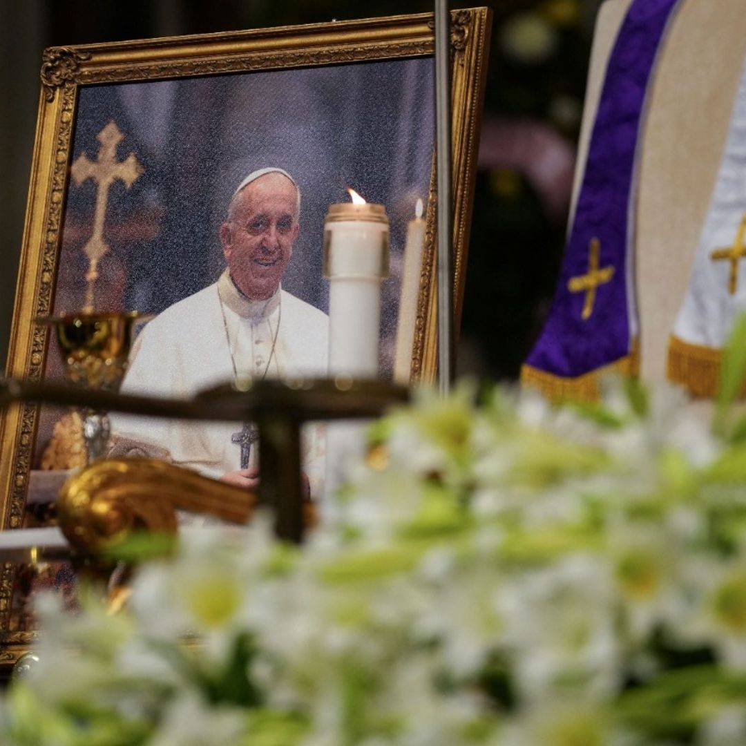 Hora Santa y Misas de Luto por el Papa Francisco en Mexicali