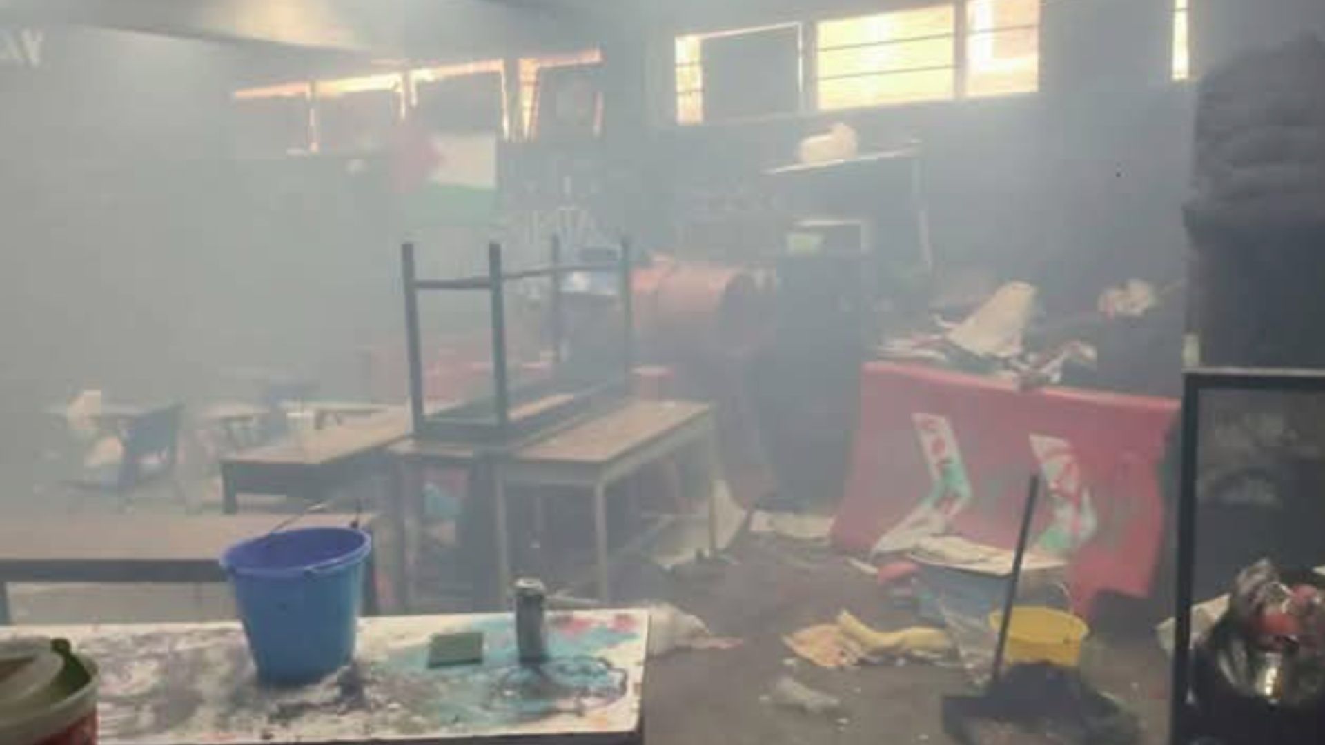 Desalojan a Alumnos de la Prepa 5 de la UNAM por Presunta Explosión de Petardos