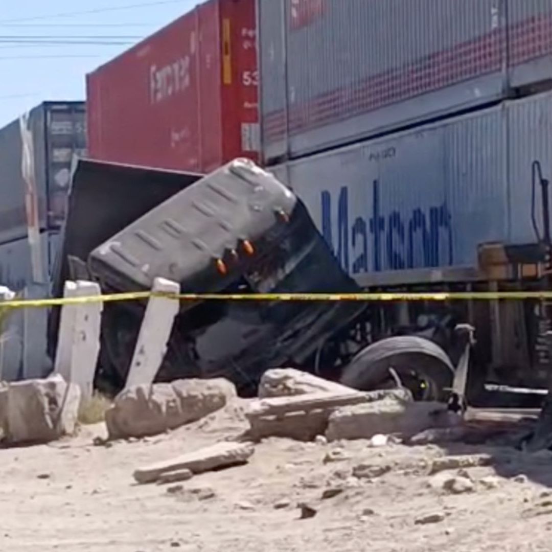 Tren Embiste a Camión de Carga en San Pedro El Saucito; Hay un Lesionado