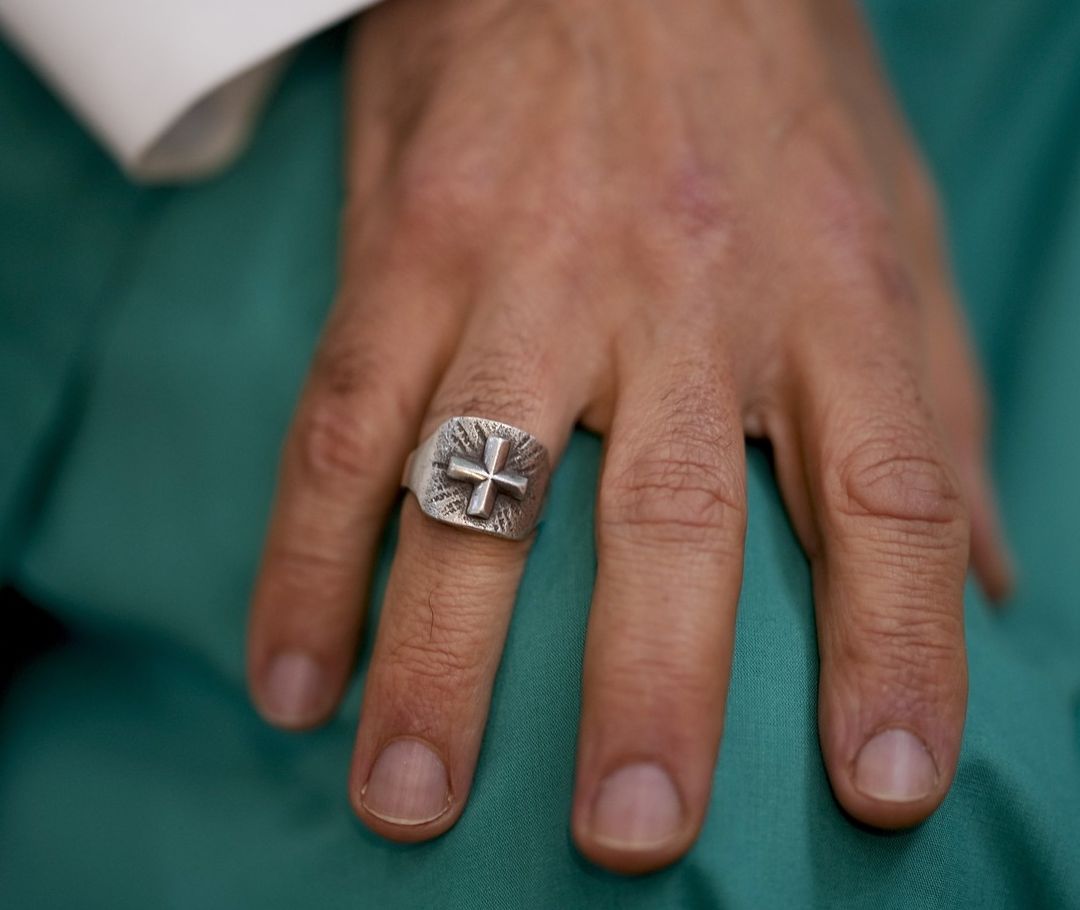 El Anillo del Pescador es un emblema de la autoridad papal