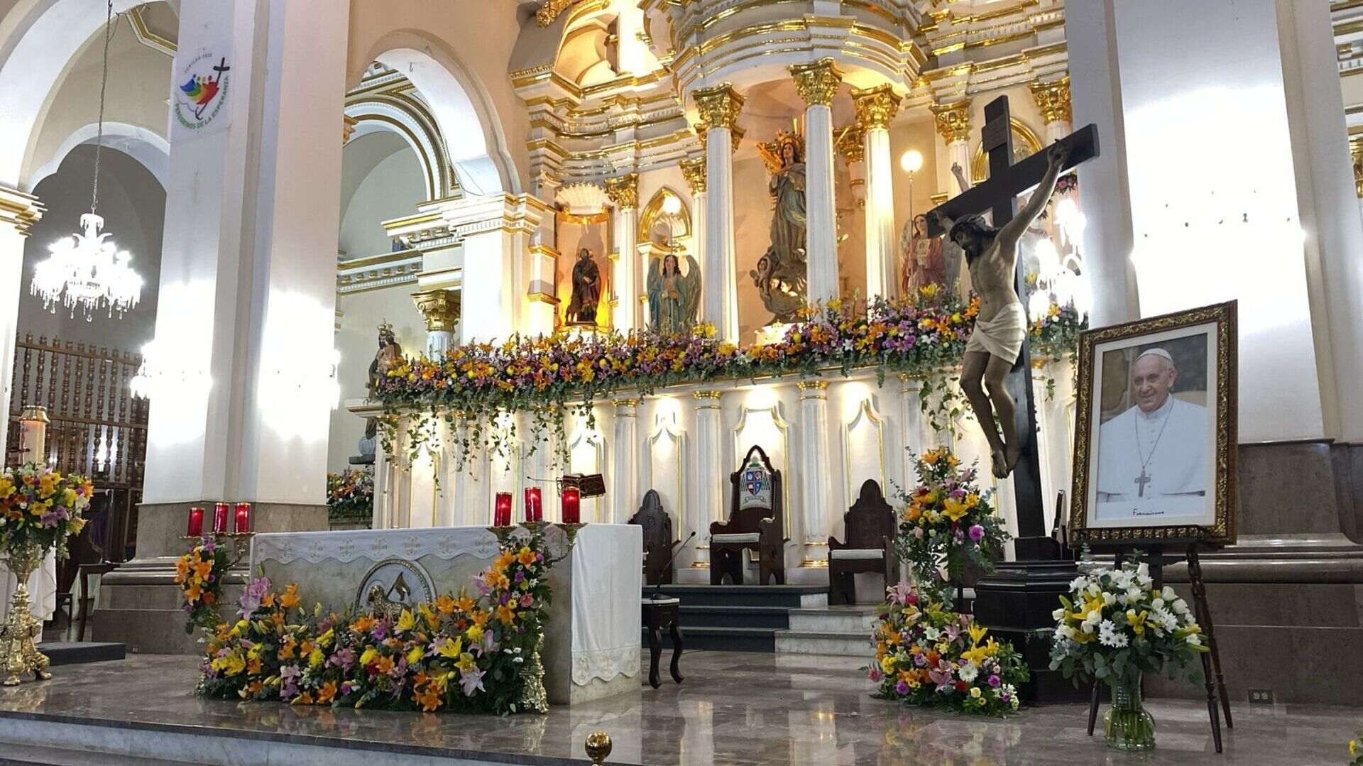 Llevan a Cabo Misa en Catedral de Hermosillo por Muerte del Papa Francisco