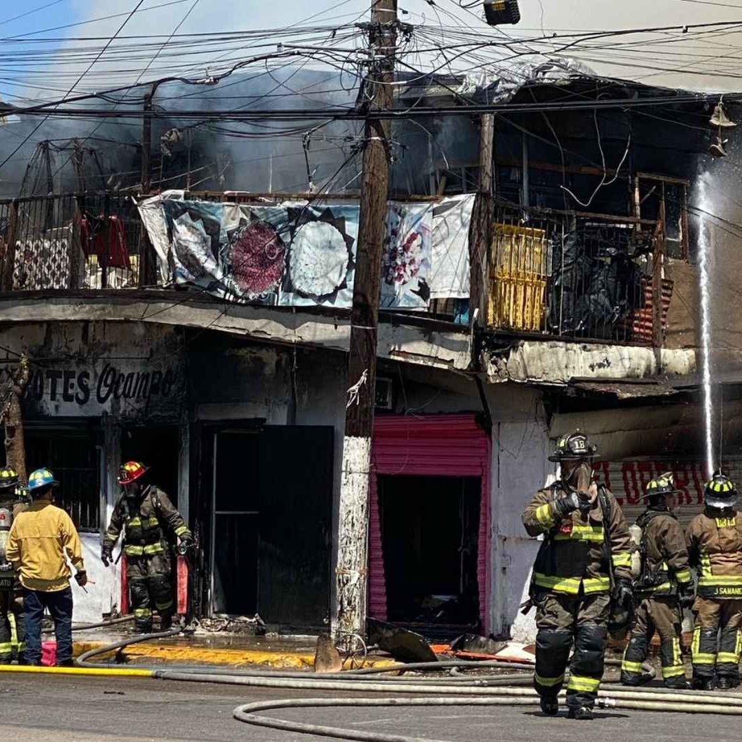 Sujetos Roban Tienda de Abarrotes en Tijuana y al Salir le Prenden Fuego