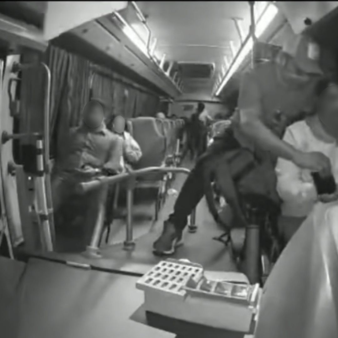 Reportan asalto violento a autobús ruta Minatitlán - Coatzacoalcos, quedó captado en video.