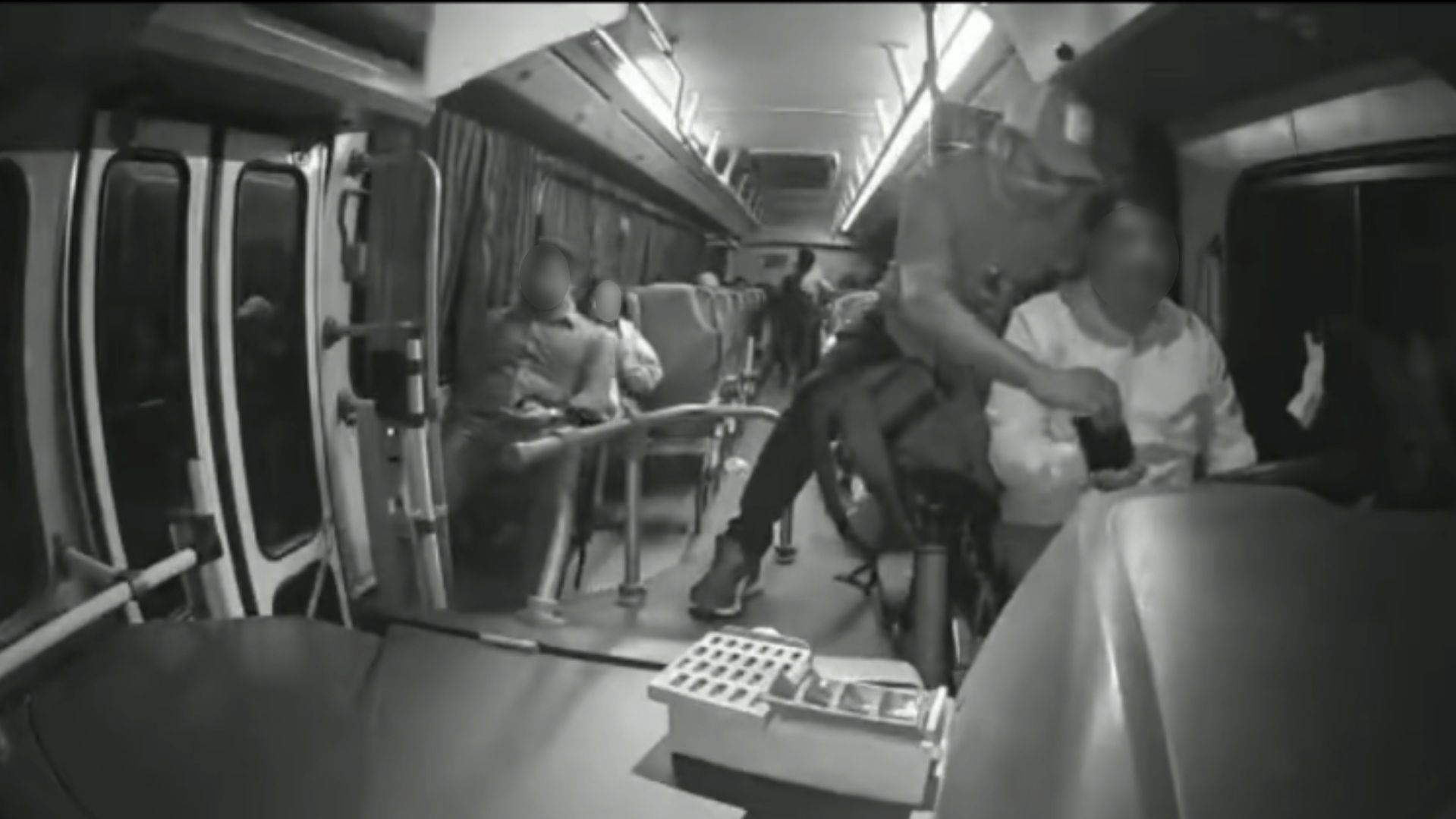 Reportan asalto violento a autobús ruta Minatitlán - Coatzacoalcos, quedó captado en video.