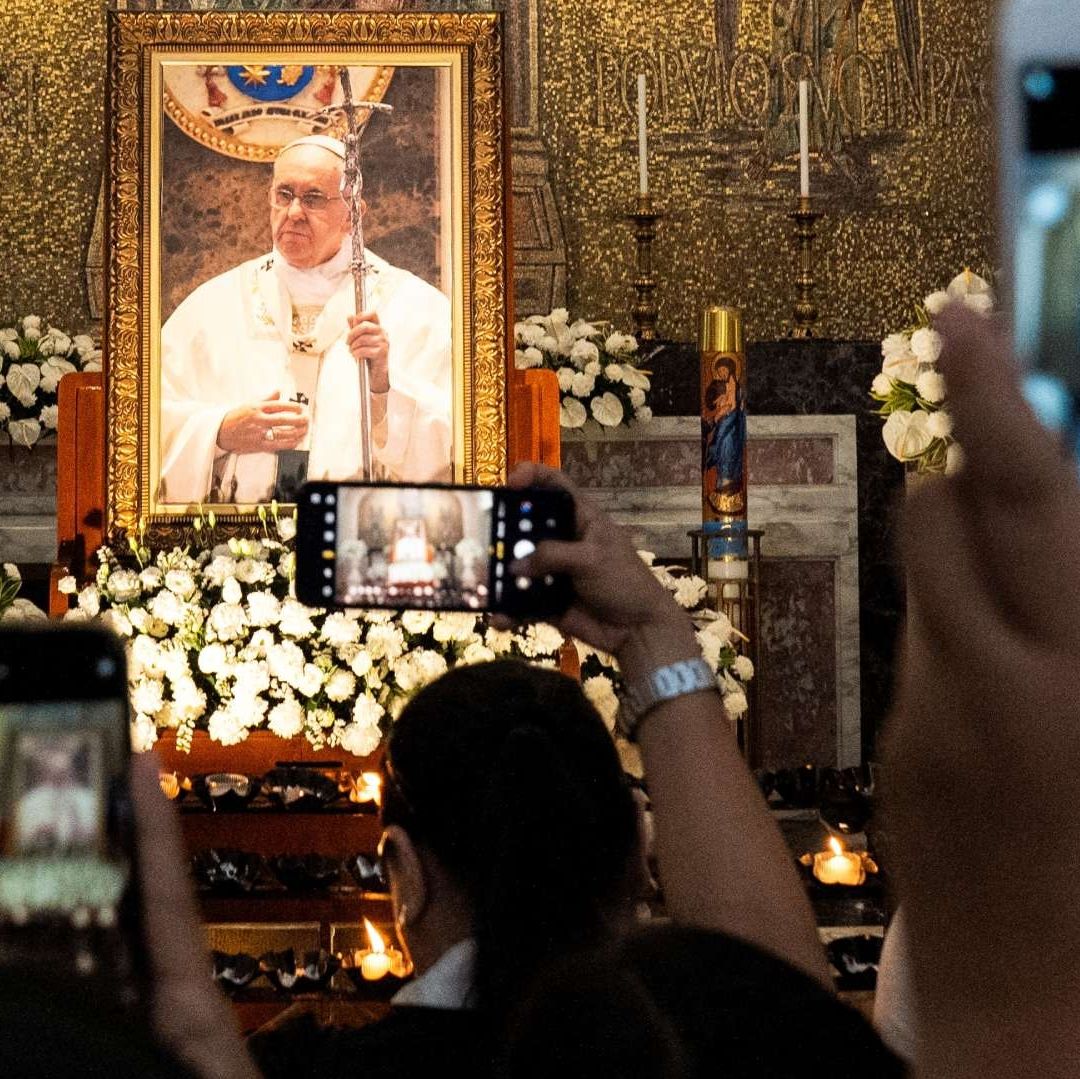 Actualmente, el cuerpo del sumo pontífice se encuentra en la residencia de Santa Marta.