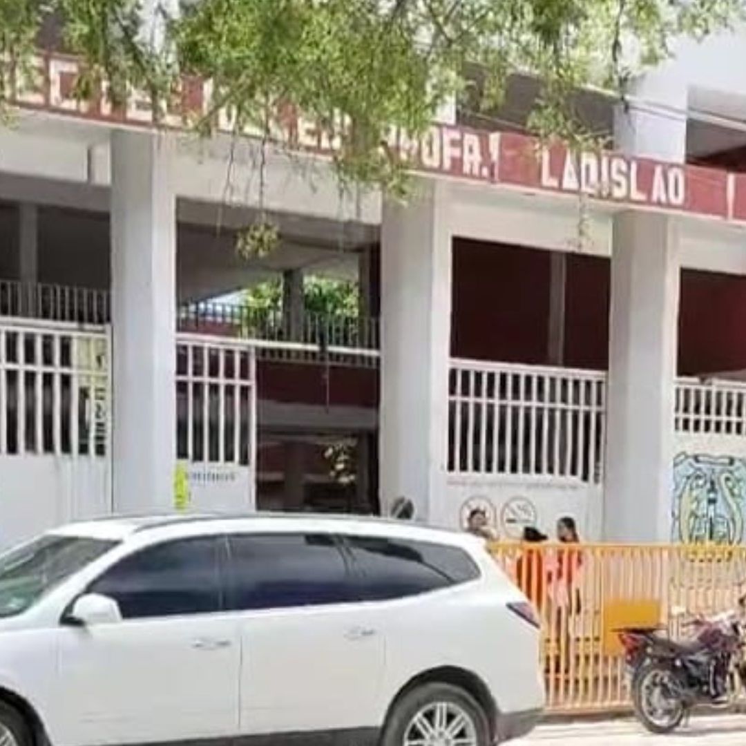 Riña Dentro de Secundaria Deja un Estudiante Apuñalado