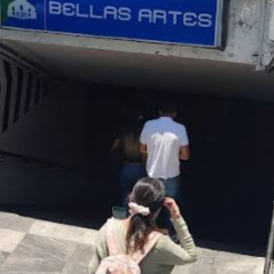 Drogan a Jovencita con "Piquete" al Entrar a Estación Bellas Artes del Metro; Así la Rescataron