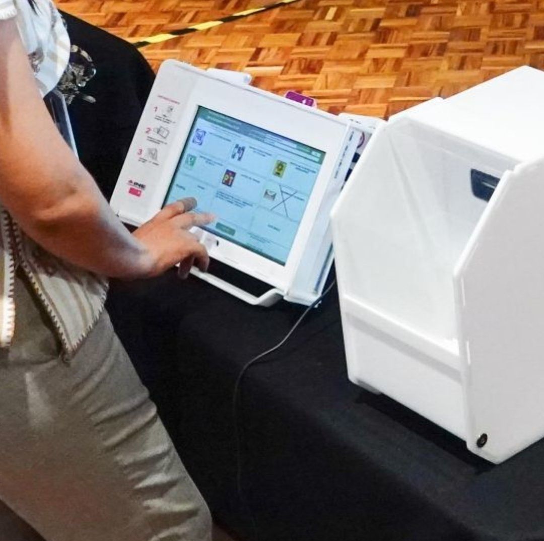 Miles de Mexicanos en el Extranjero No Podrán Votar; INE Revisará Caso por Caso