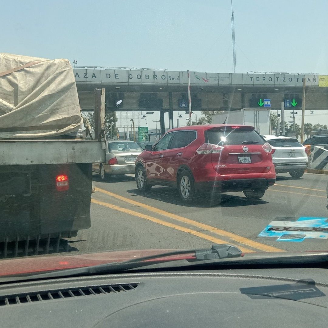 autos antes de cruzar la plaza de cobro Tepotzotlán
