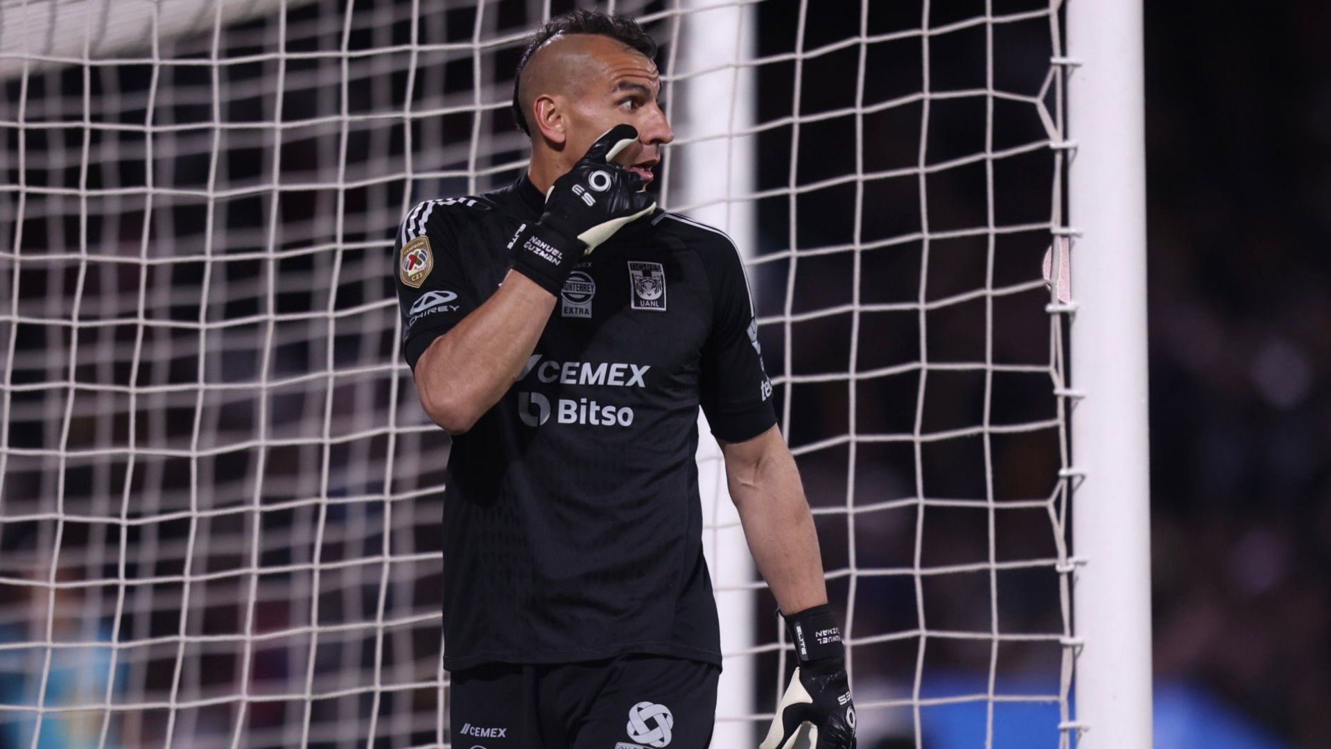 Nahuel Guzmán será investigado por presunte agresión láser en el Clásico Regio
