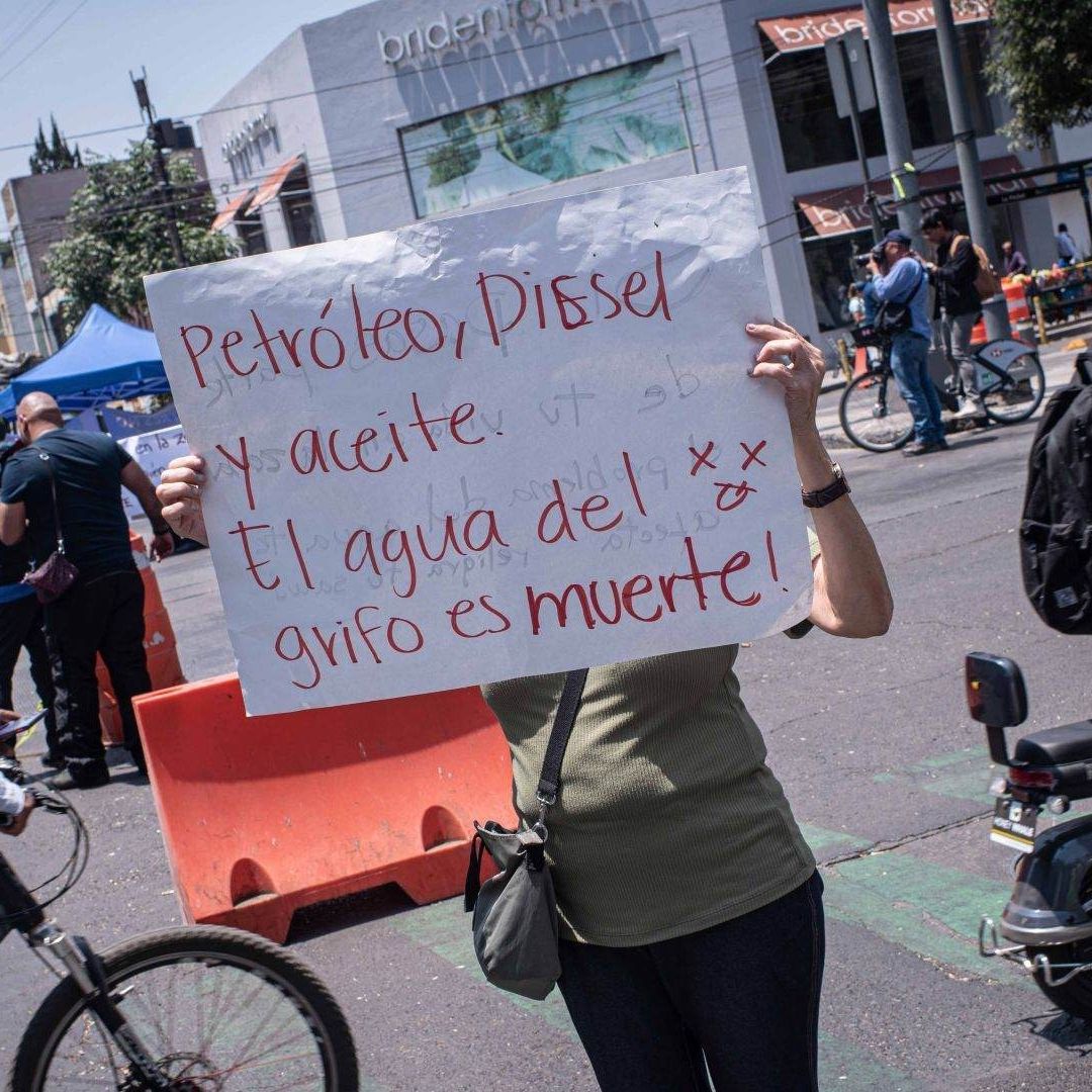 Este domingo, autoridades comenzaron a instalar el centro de atención a la población en la Colonia Nápoles, donde a partir del lunes, funcionará una planta potabilizadora de agua