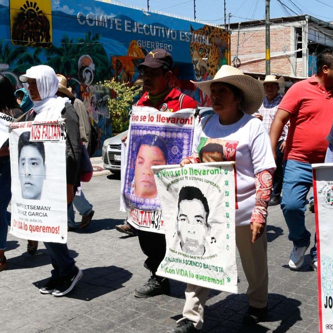 Padres de los normalistas de Ayotzinapa