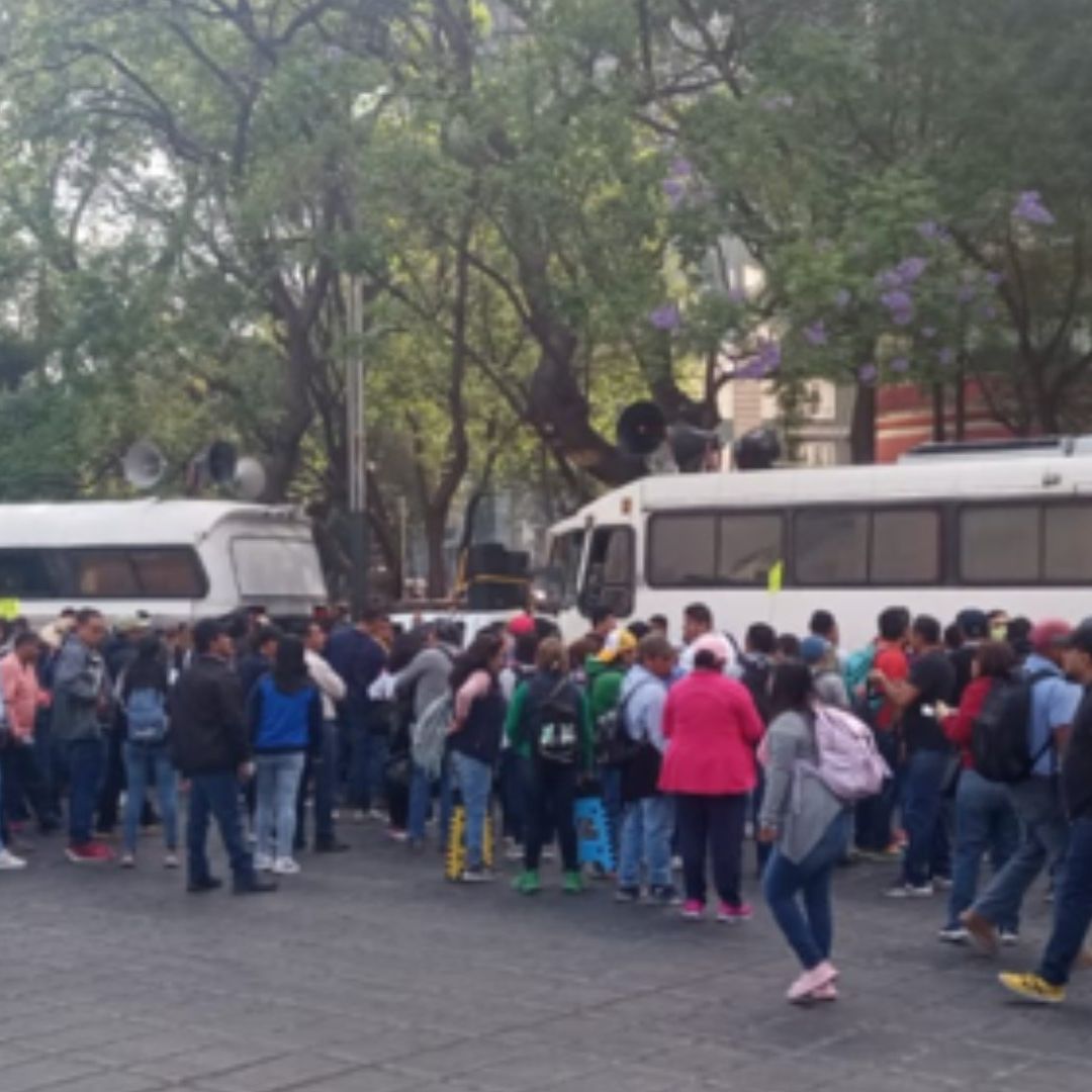 Integrantes de la CNTE marchan del Ángel de la Independencia al Zócalo CDMX