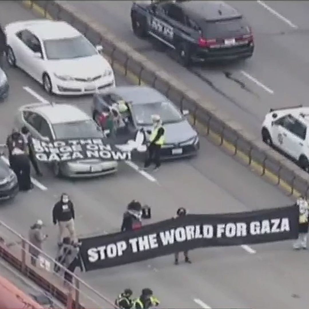 Manifestantes Propalestinos Bloquean Puente Golden Gate y Aeropuerto en EUA