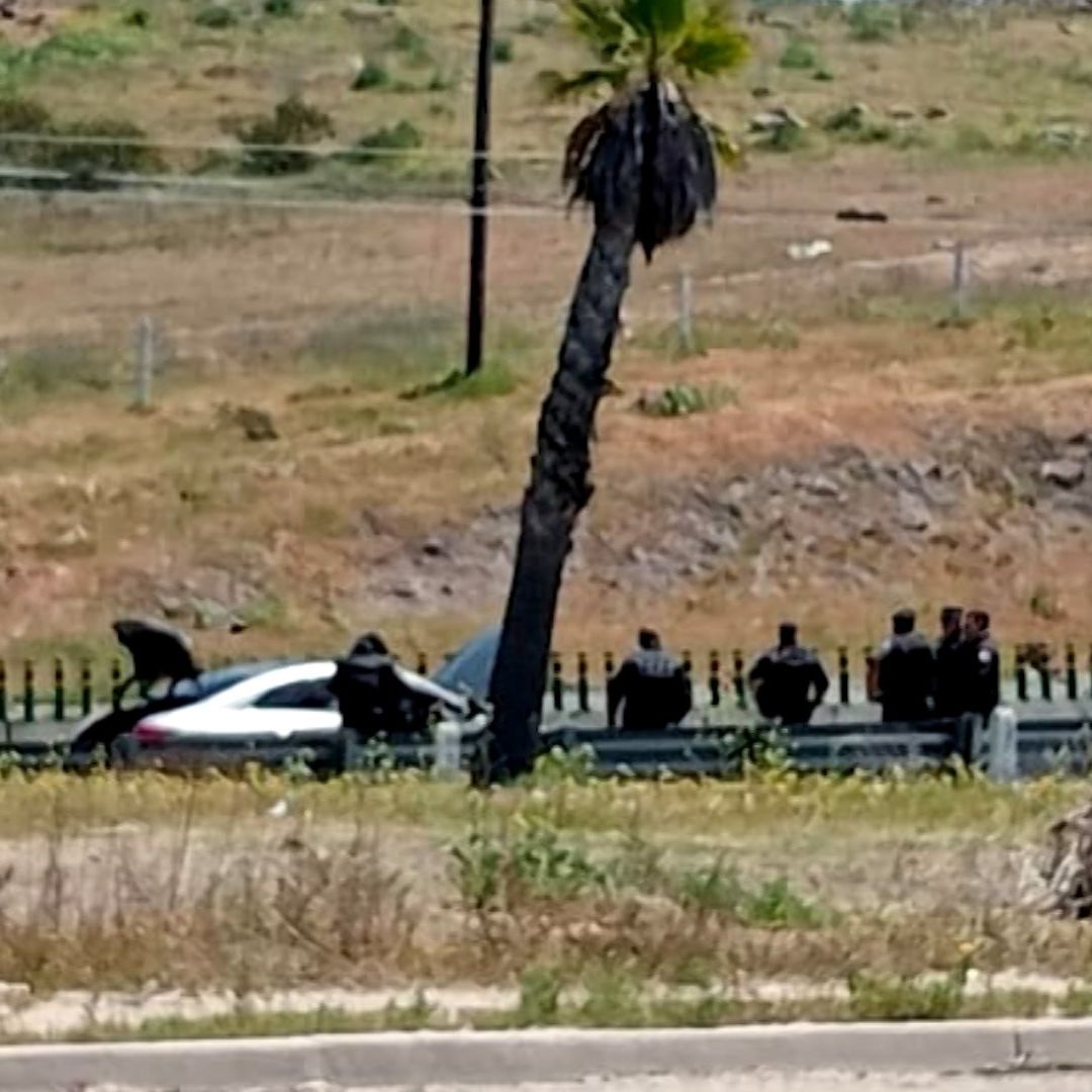 Detienen a Hombre Tras Persecución y Detonaciones en Carretera Escénica de Rosarito