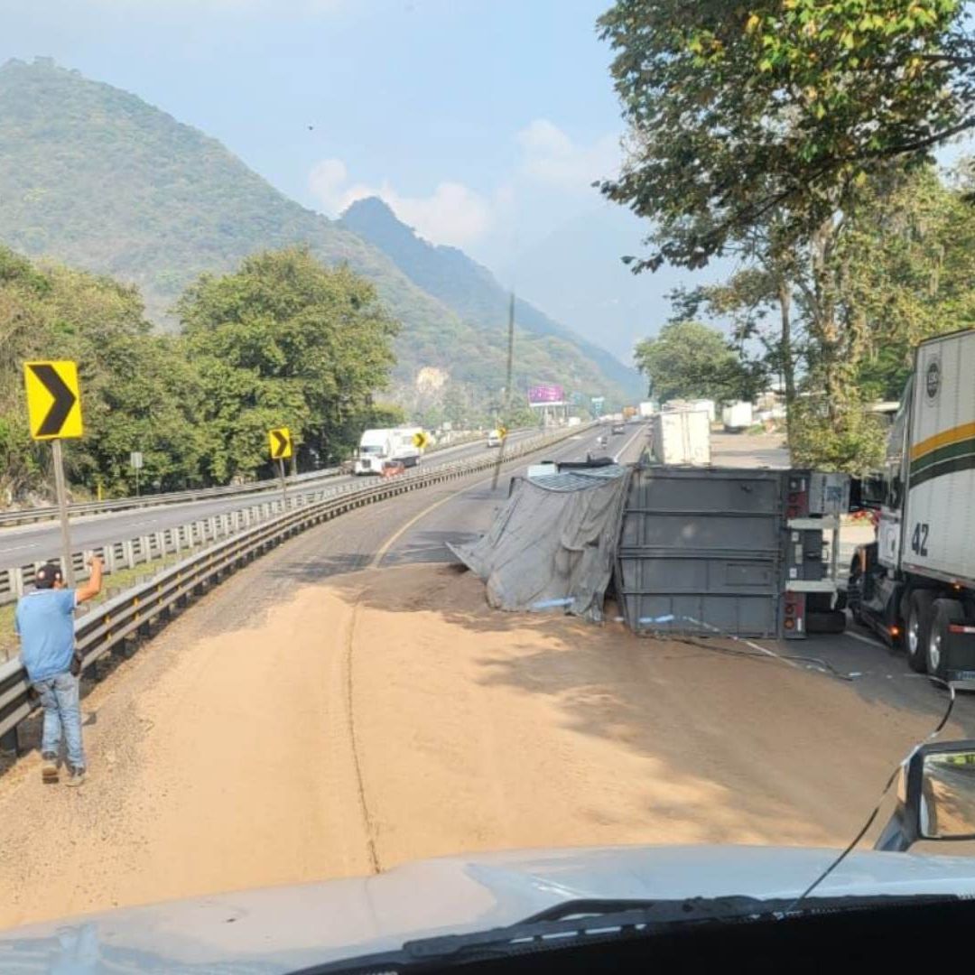 Accidente Autopista 150D Orizaba-Puebla. Cierre Parcial de la Circulación. Accidente de Tractocamión