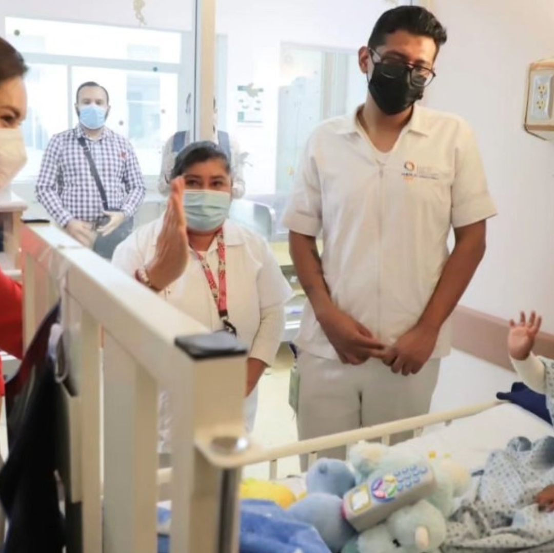 Niño Abandonado en Maleta Continúa en Calidad de Desconocido