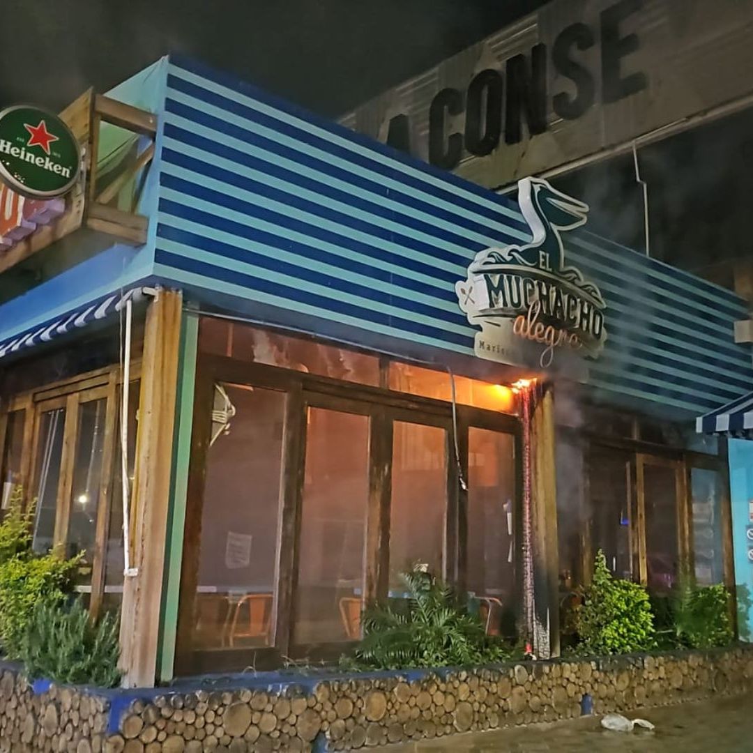 Se Incendia Restaurante de Mariscos sobre Bulevar Benito Juárez en Mexicali