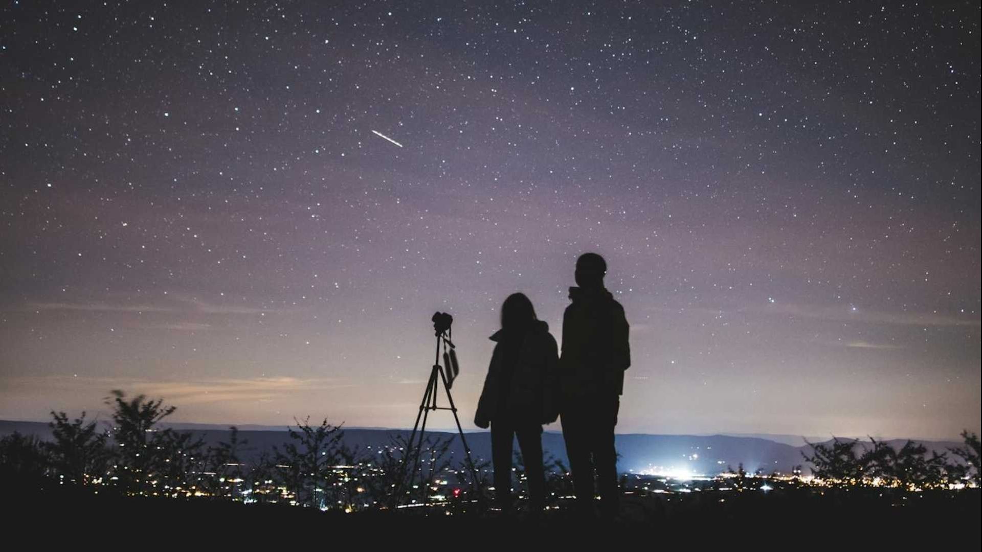 Lluvia de estrellas Eta Acuáridas y la Luna de Flores