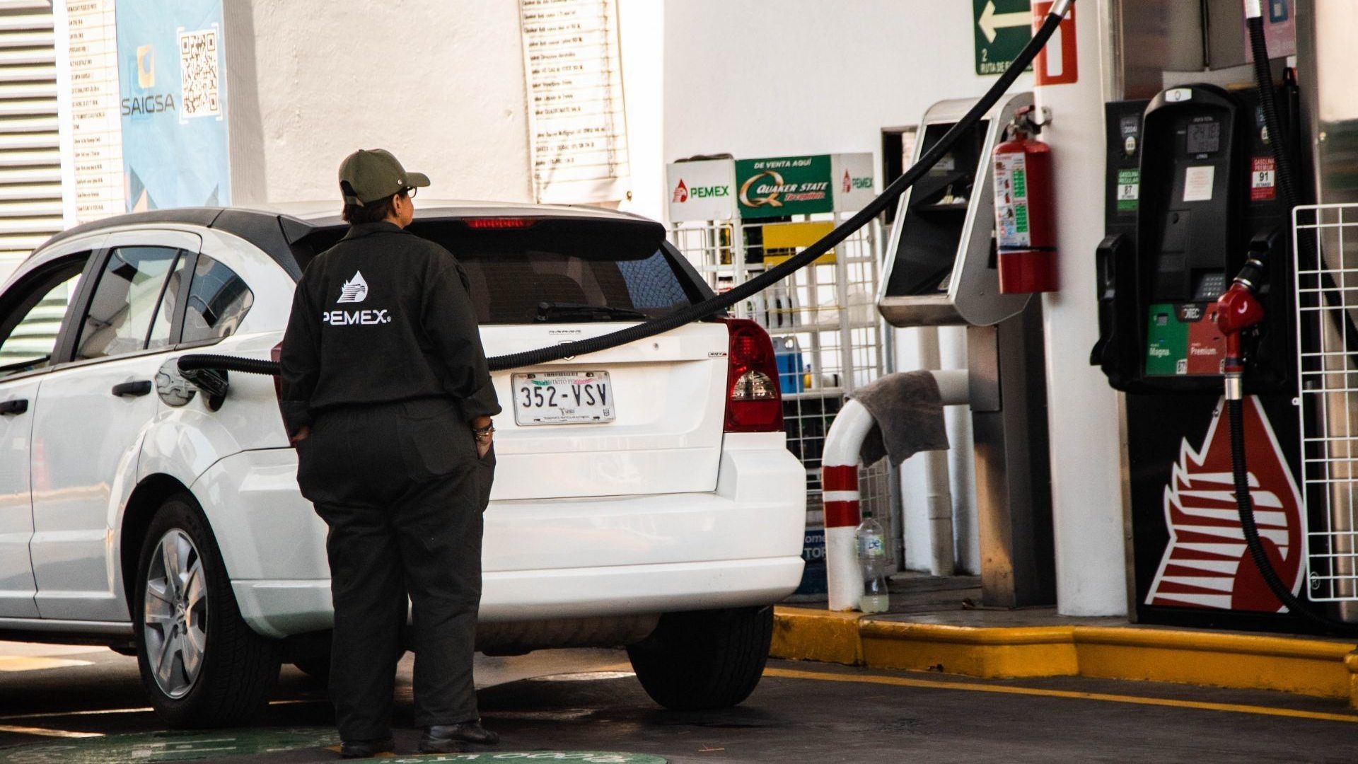 Empleada de gasolinera en CDMX