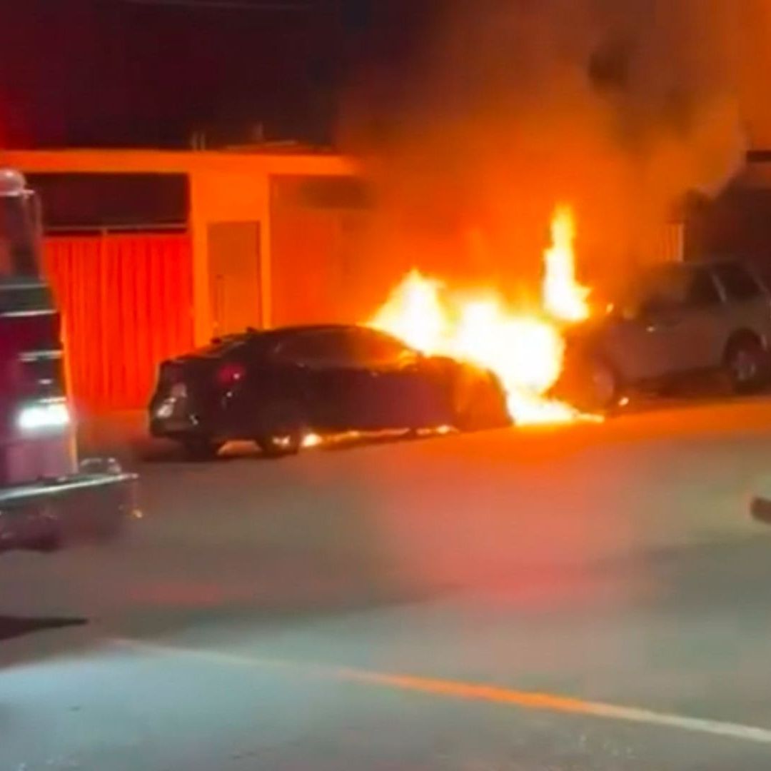 Balean Casa de Policía Municipal en Rosarito; los Responsables Incendiaron 2 Autos Estacionados