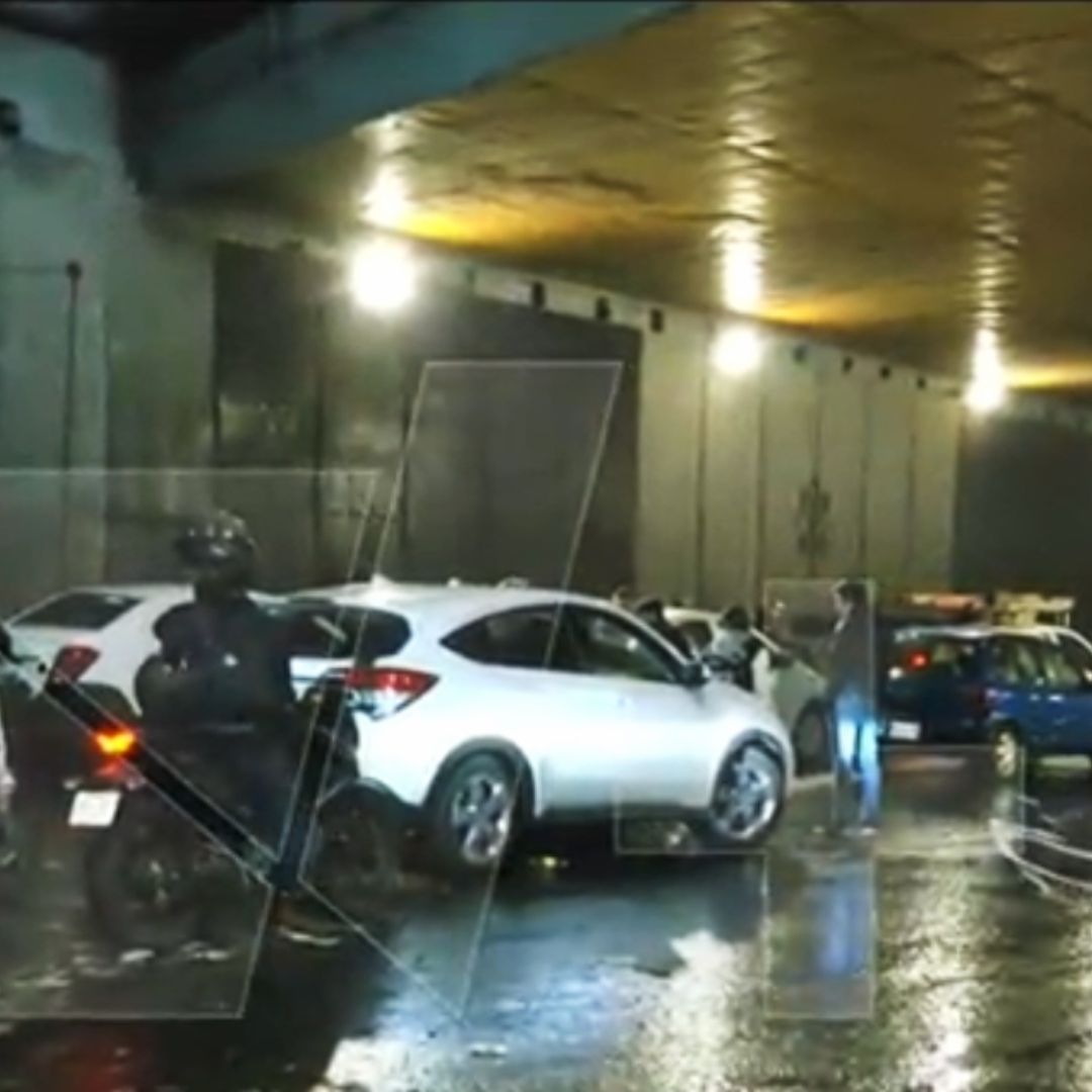 Inundación en Bajo Puente de Avenida Oceanía Afecta a Decenas de Automovilistas Tras Lluvias