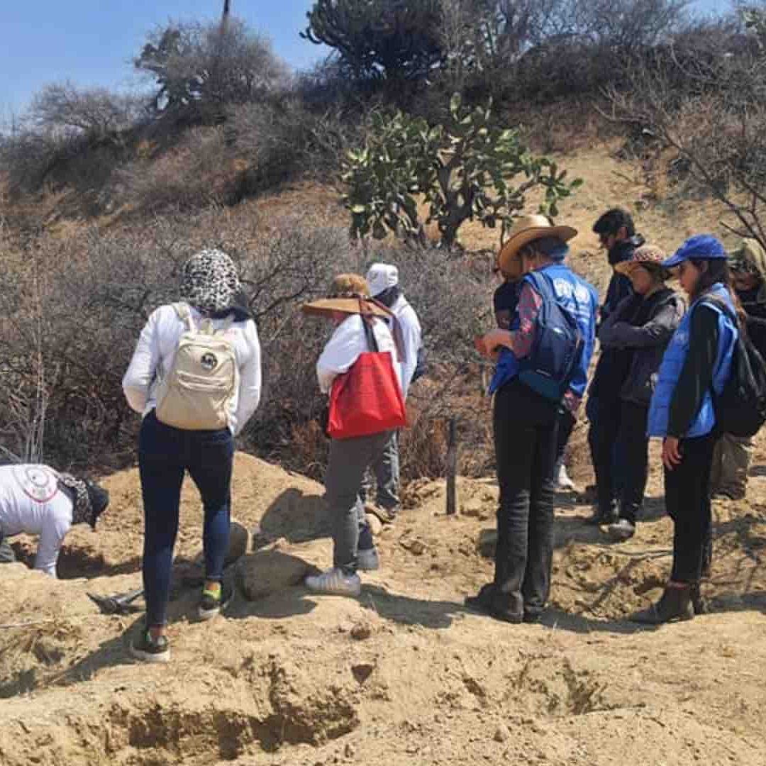 Madres buscadoras localizan fosa clandestina en Querétaro