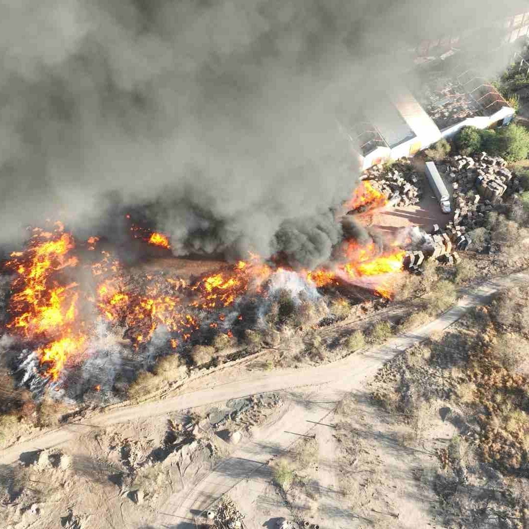 Incendio de una Empresa de Tarimas Genera Explosión en Hermosillo en Las Amapolas