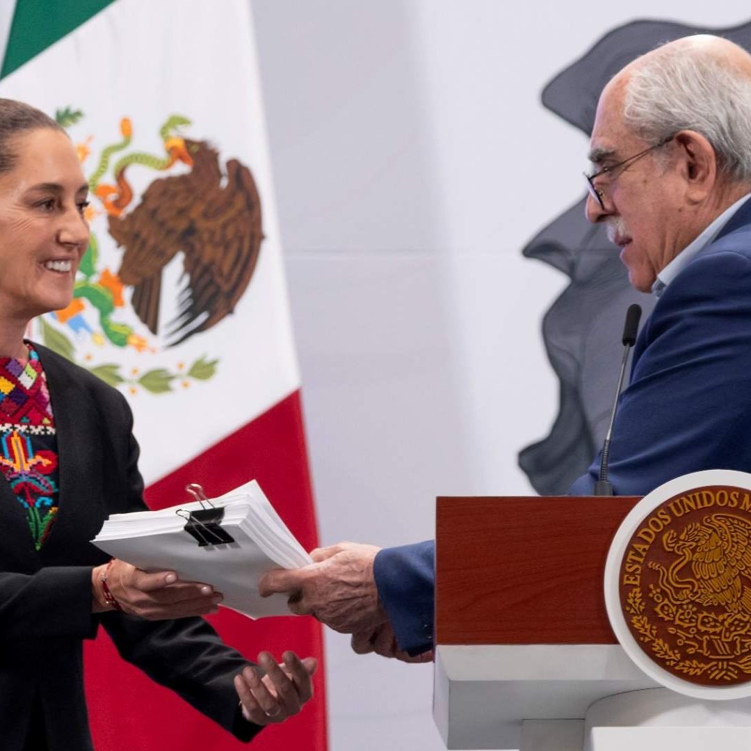 Entrega de expedientes del caso Fobaproa