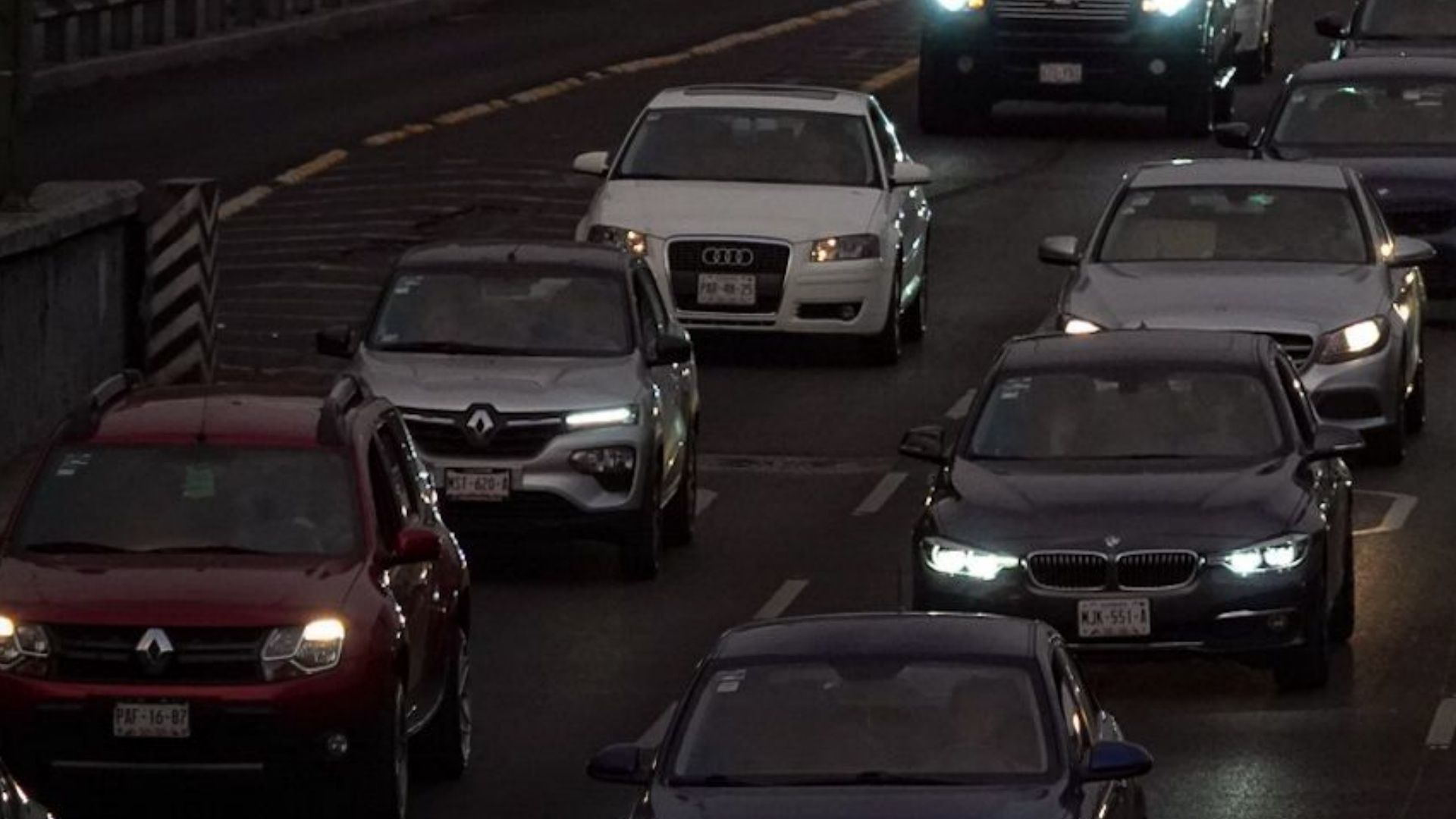 Qué carros sí circulan hoy 3 de mayo 2025 placas de autos exentas en CDMX y Edomex este sábado