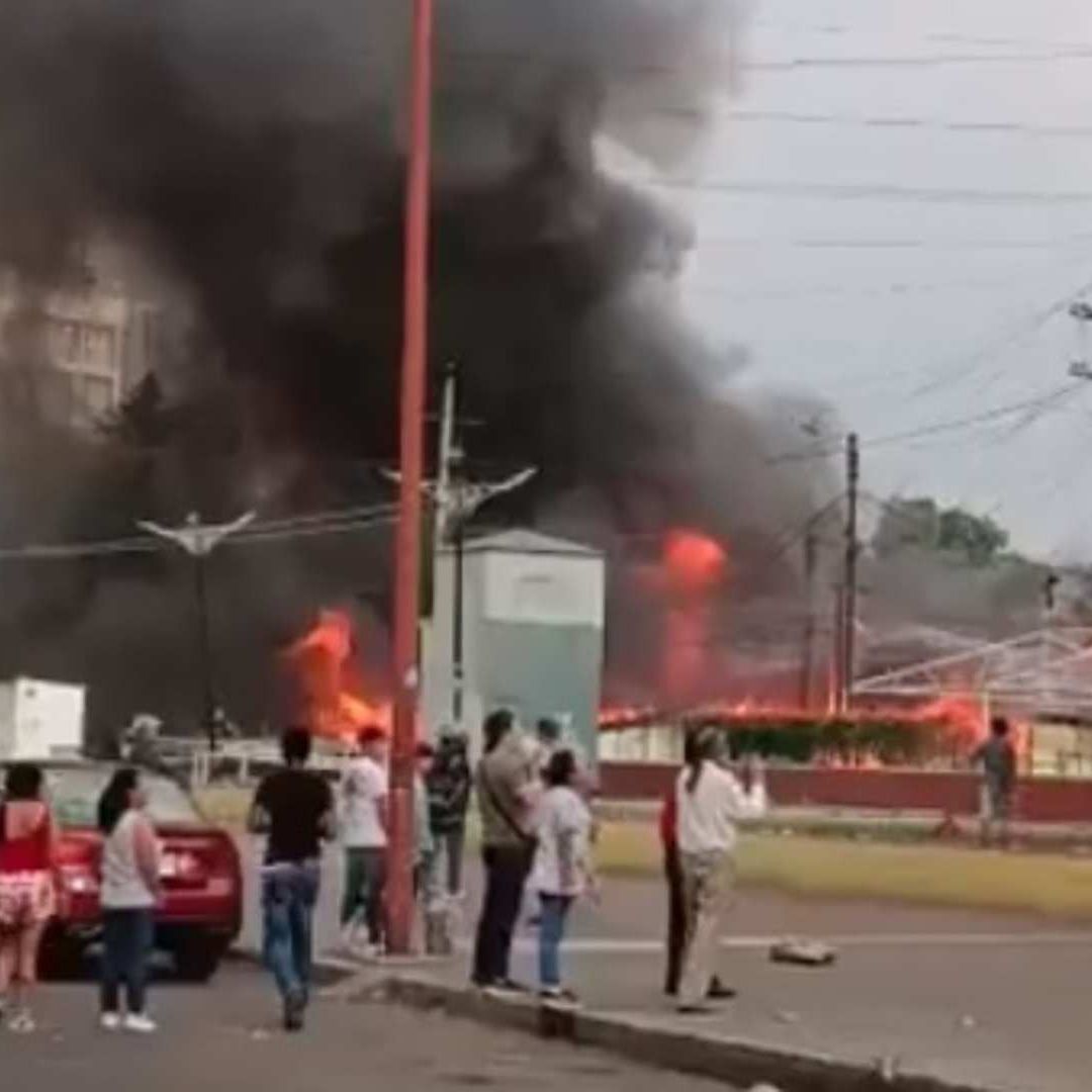 Se Registra Fuerte Incendio en las Afueras de Estación Lindavista del Metro CDMX Hoy 2 de Mayo