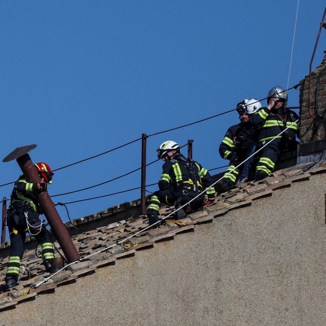 Instalan en el Vaticano la Chimenea en la Capilla Sixtina que Anunciará al Nuevo Papa