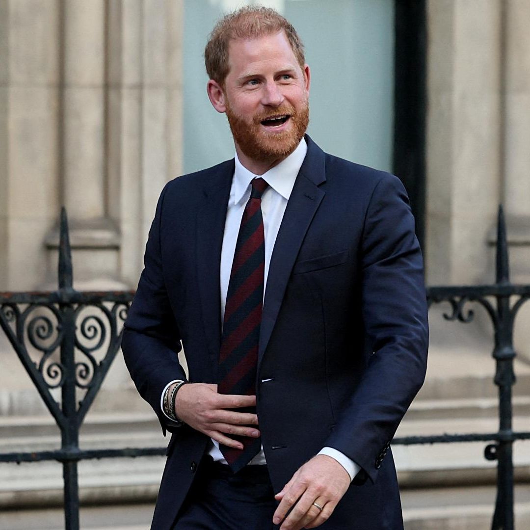 Príncipe Harry se retira de tribunal en Londres luego de comparecencia el 9 de abril