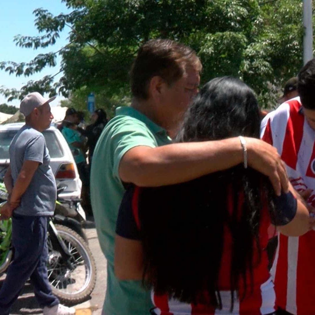Policías de Zapopan Detuvieron con Violencia a Más de 100 Aficionados de las Chivas
