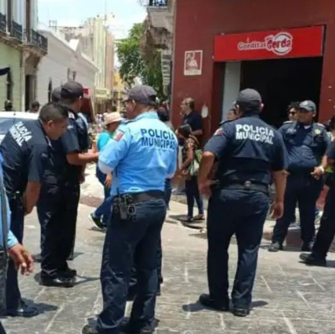 Sujeto Ataca con Hacha a Turista Canadiense en Plaza de Mérida