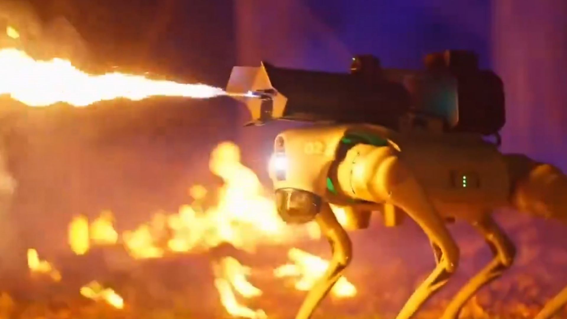 El ‘Thermonator’ es el primer perro robot que lanza fuego hasta un máximo de 10 metros