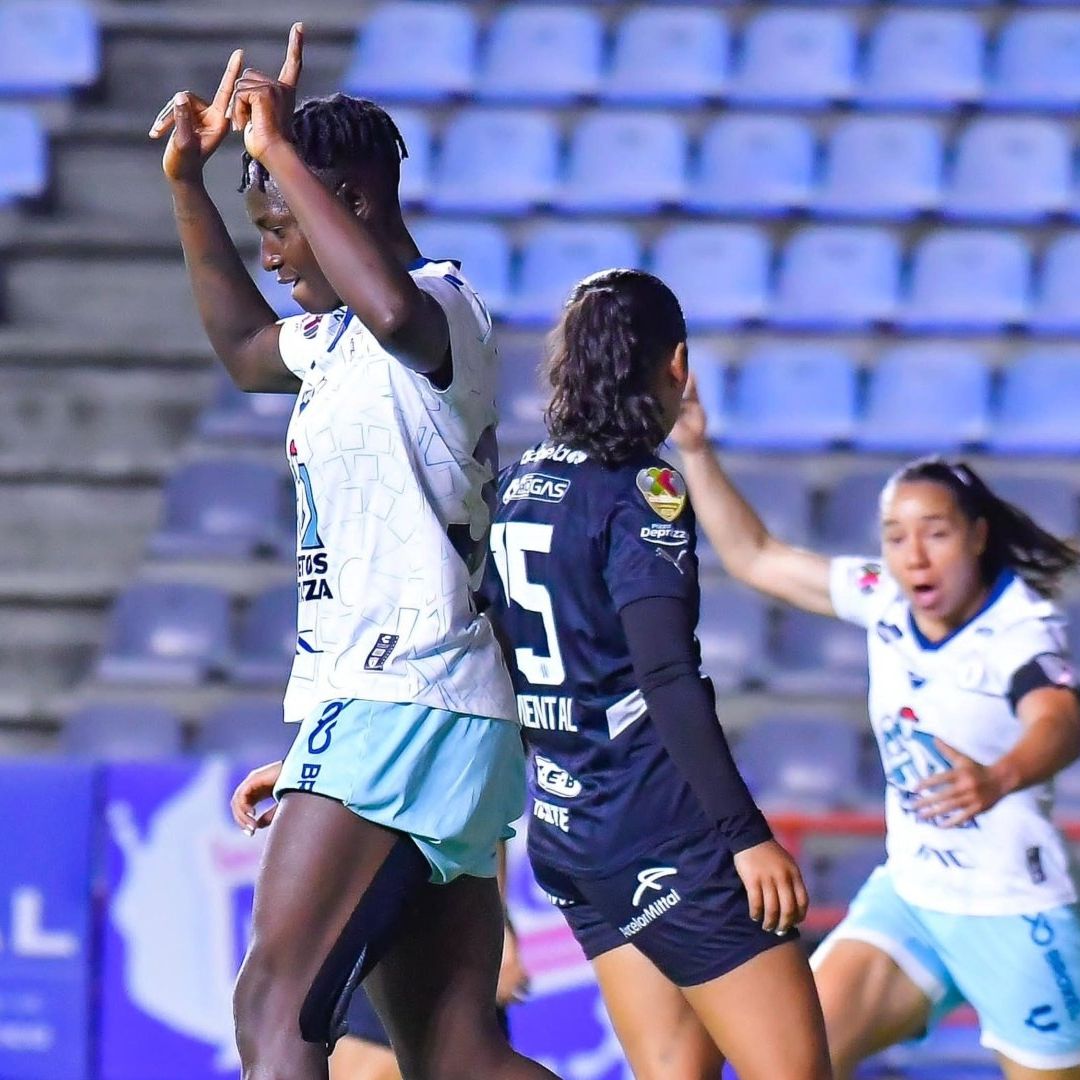 Chinwendu Ihezuo consiguió tres goles, para impulsar al Pachuca femenil a la final del Clausura 2025.