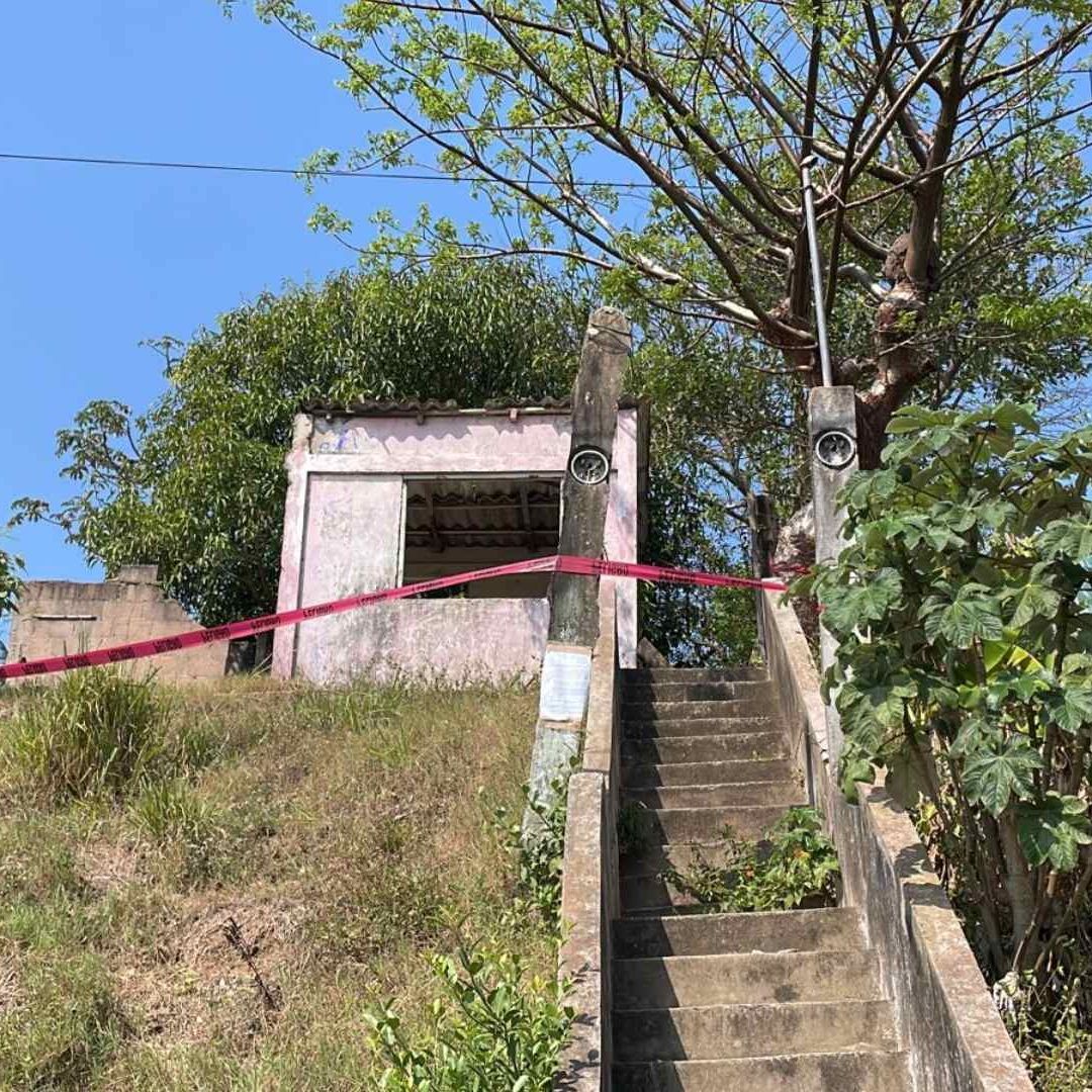 Catean casa por fosa clandestina